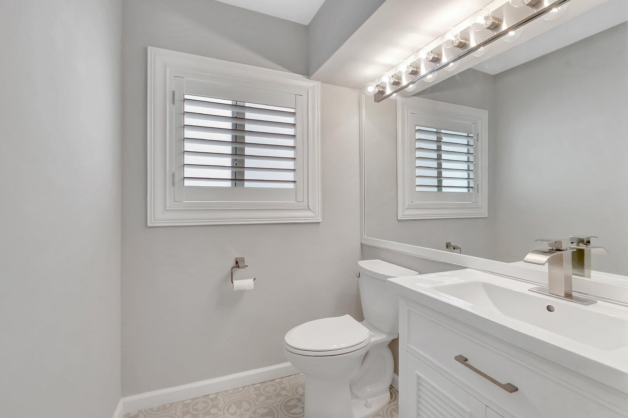 23228 Fountain View Drive, Unit B Boca Raton, FL 33433 - Photo 35 of 49 Half Bath/Powder Room