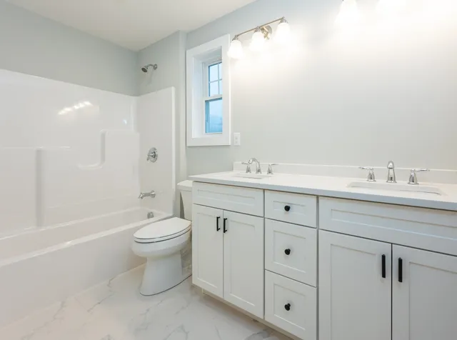 $799,900 | 12 Robin Way, Unit 5, Chester, NH 03036