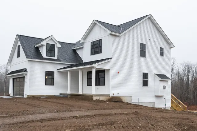 $799,900 | 12 Robin Way, Unit 5, Chester, NH 03036