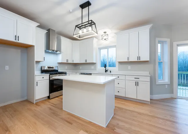 $799,900 | 12 Robin Way, Unit 5, Chester, NH 03036