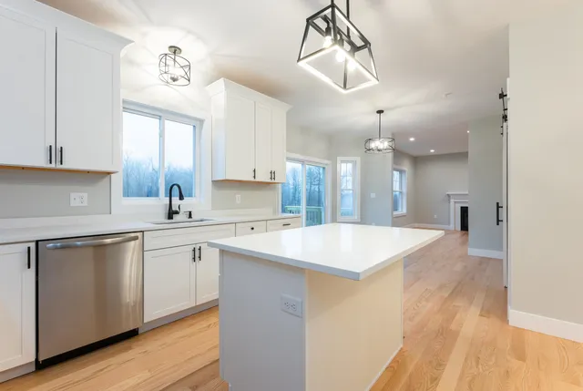 $799,900 | 12 Robin Way, Unit 5, Chester, NH 03036