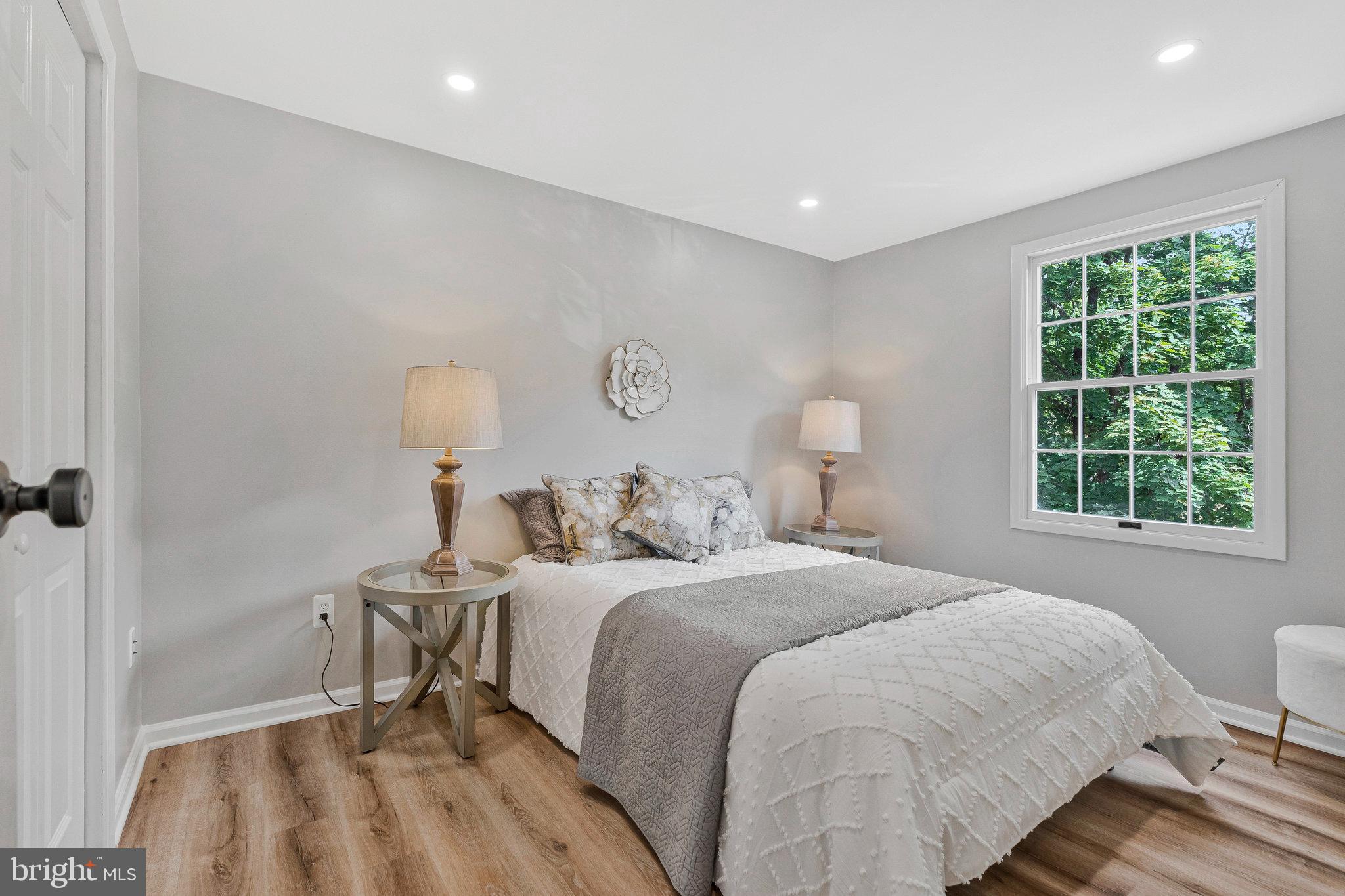 1628 Barnstead Drive Reston, VA 20194 - Photo 22 of 41 a bedroom with a bed and a window