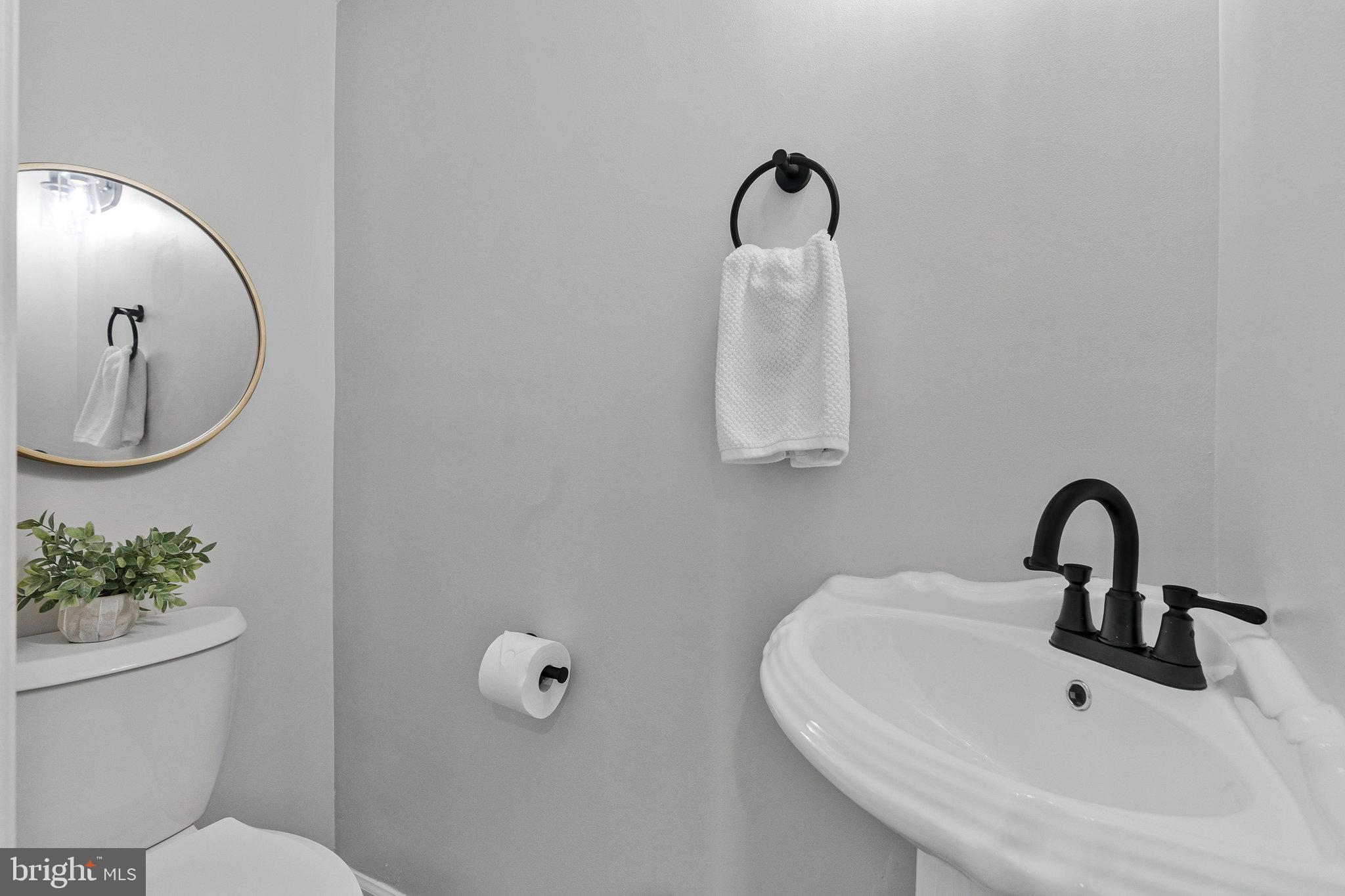 1628 Barnstead Drive Reston, VA 20194 - Photo 30 of 41 a bathroom with a toilet sink and mirror