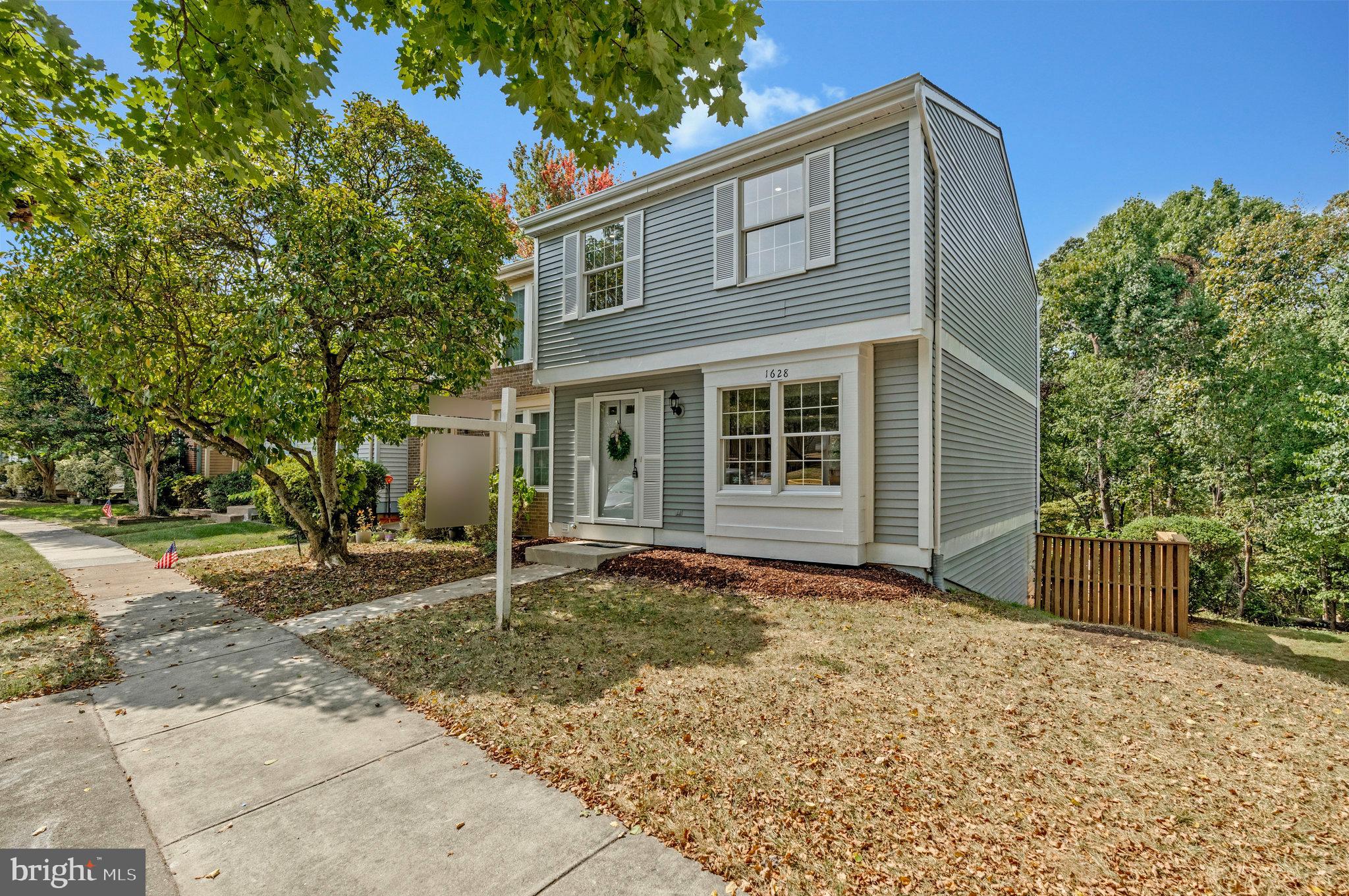 1628 Barnstead Drive Reston, VA 20194 - Photo 3 of 41 a backyard of a house