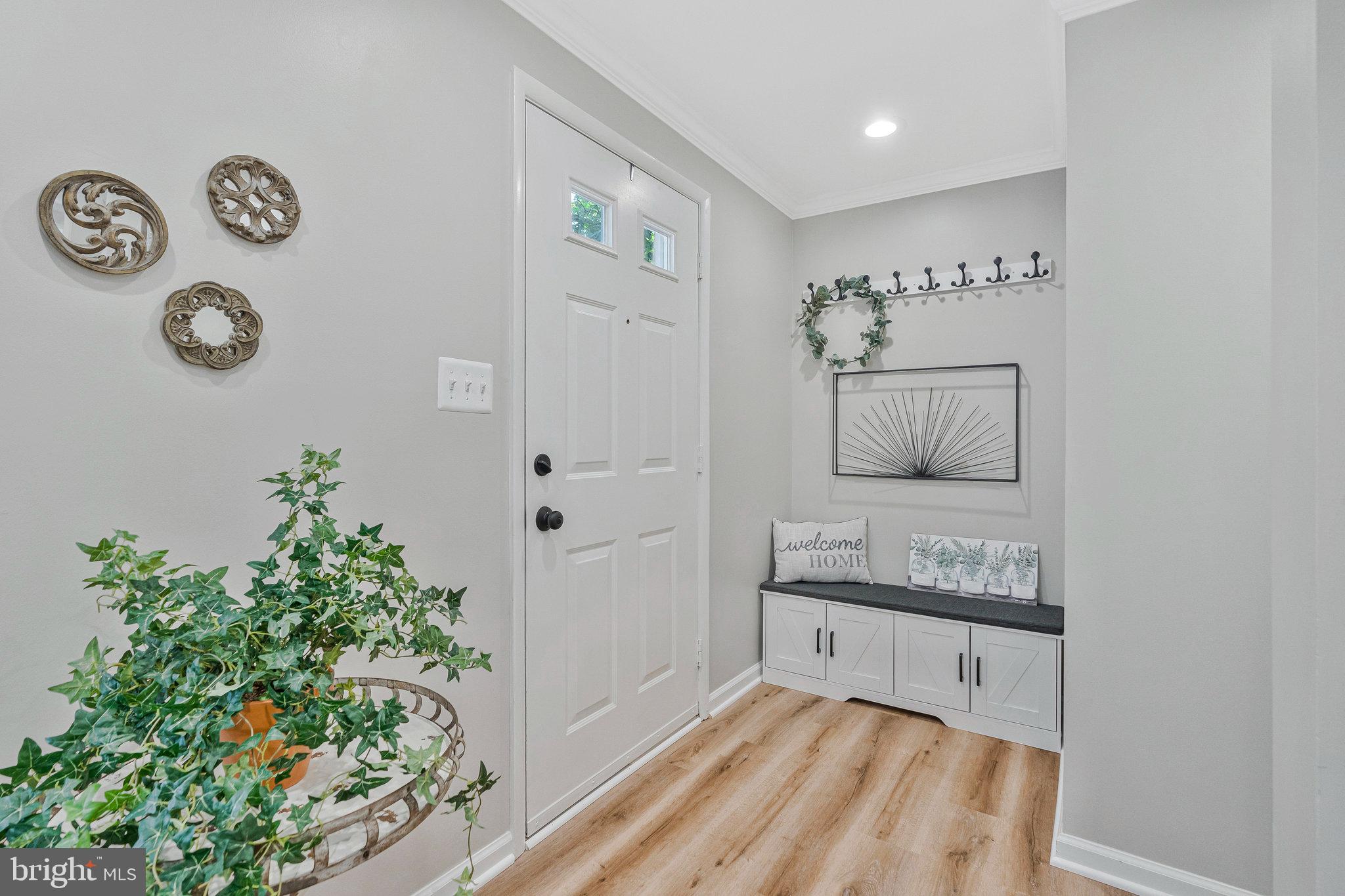 1628 Barnstead Drive Reston, VA 20194 - Photo 4 of 41 a kitchen with cabinets and a stove