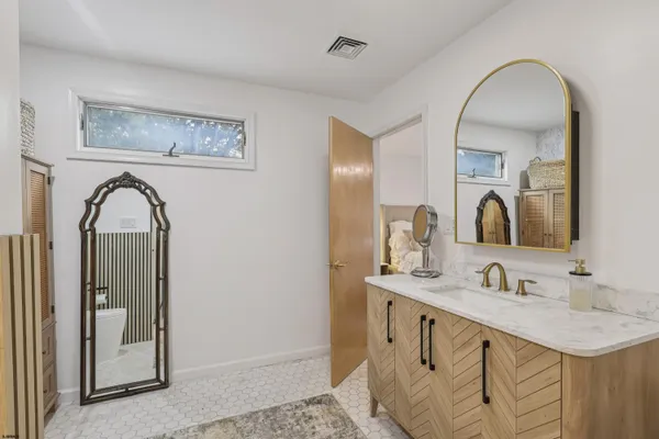 a bathroom with 2 sink and a mirror