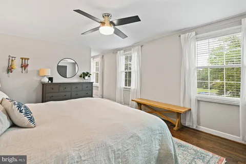 $1,250,000 | 933 War Admiral Street, Great Falls, VA 22066