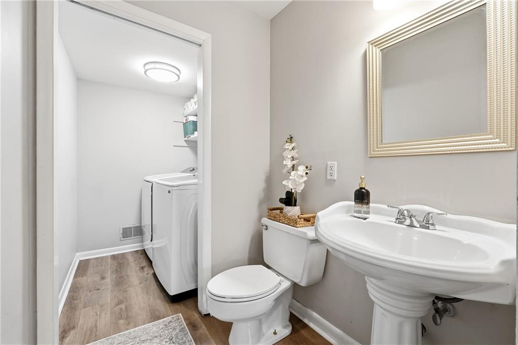 1720 Little Willeo Road Marietta, GA 30068 - Photo 10 of 26 a bathroom with a sink toilet and a mirror