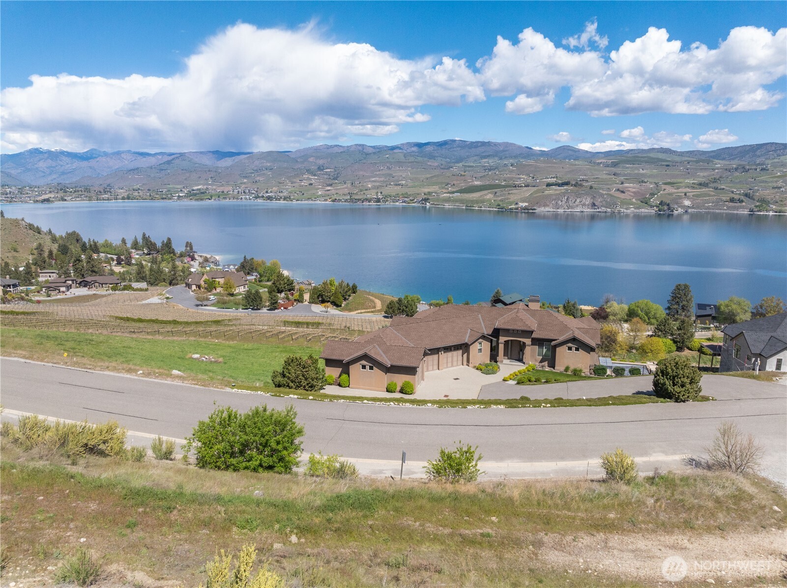 306 Clos Chevalle Road Chelan, WA 98816 - Photo 13 of 28