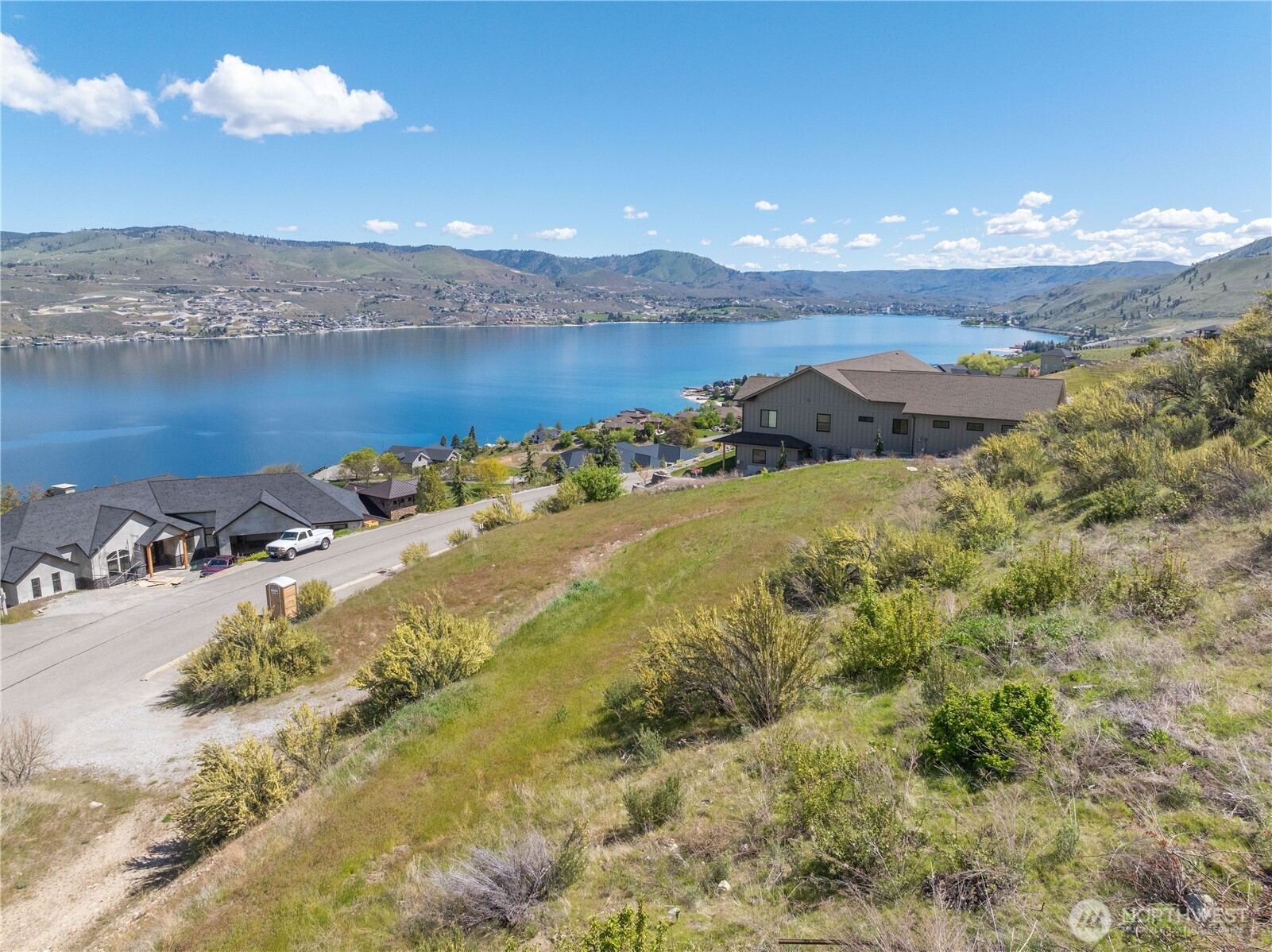 306 Clos Chevalle Road Chelan, WA 98816 - Photo 2 of 28