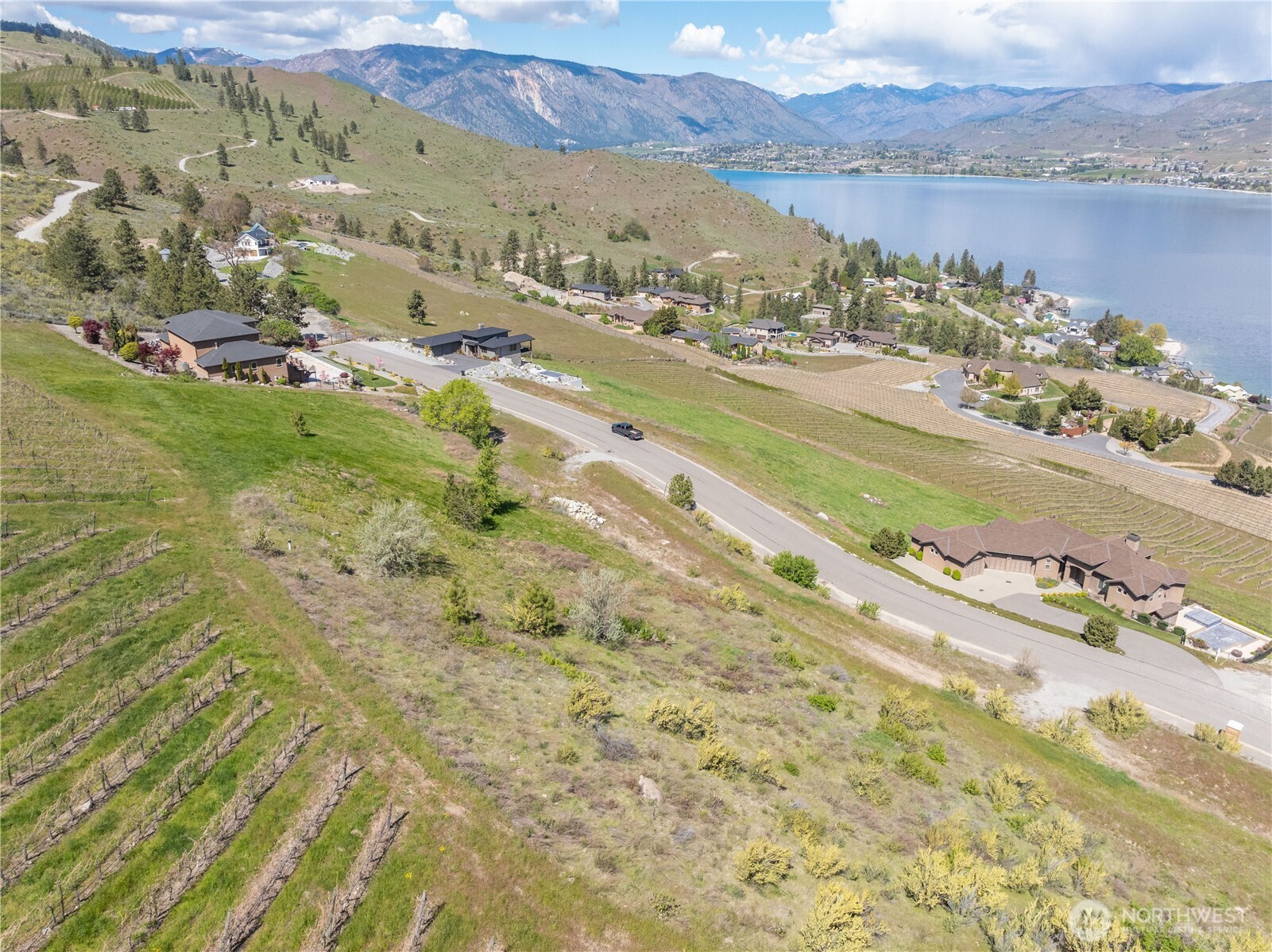 306 Clos Chevalle Road Chelan, WA 98816 - Photo 5 of 28