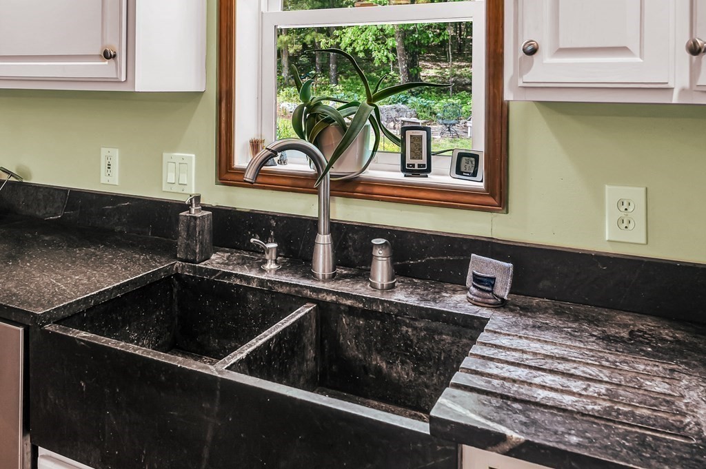 444 Loring Road Barre, MA 01005 - Photo 10 of 37