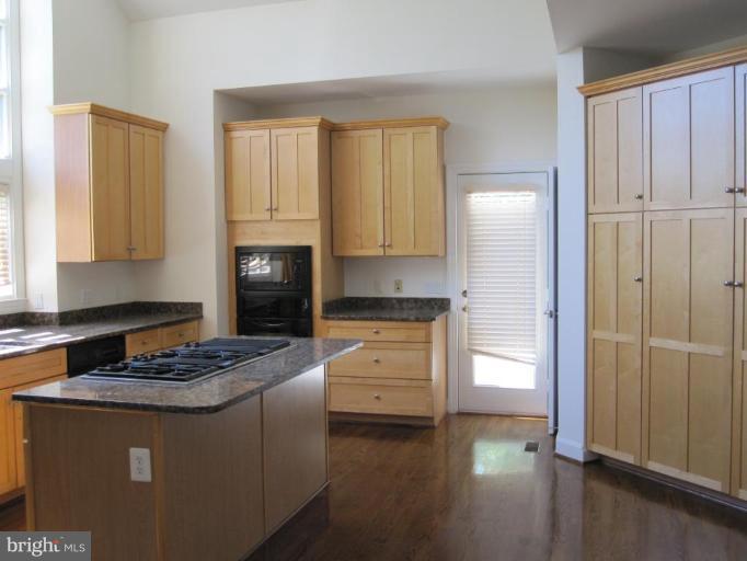 1489 Broadstone Place Vienna, VA 22182 - Photo 13 of 20 Kitchen