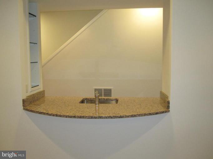 1489 Broadstone Place Vienna, VA 22182 - Photo 17 of 20 Wet Bar