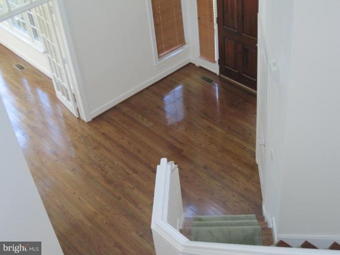 1489 Broadstone Place Vienna, VA 22182 - Photo 5 of 20 Entrance / Foyer