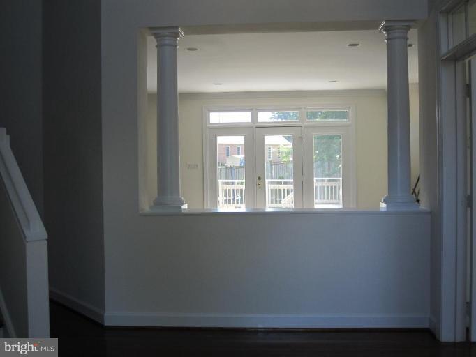 1489 Broadstone Place Vienna, VA 22182 - Photo 9 of 20 Lobby