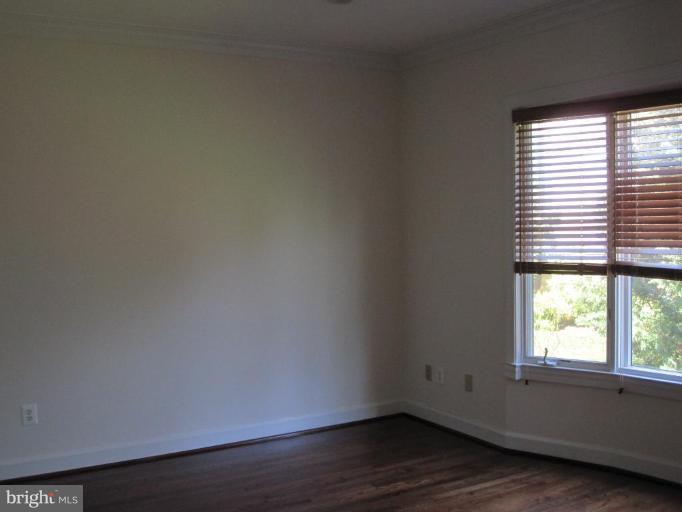 1489 Broadstone Place Vienna, VA 22182 - Photo 10 of 20 Living Room/Dining Room
