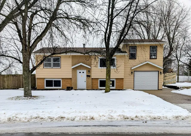 $179,900 | 1801 Linn Drive, Owatonna, MN 55060