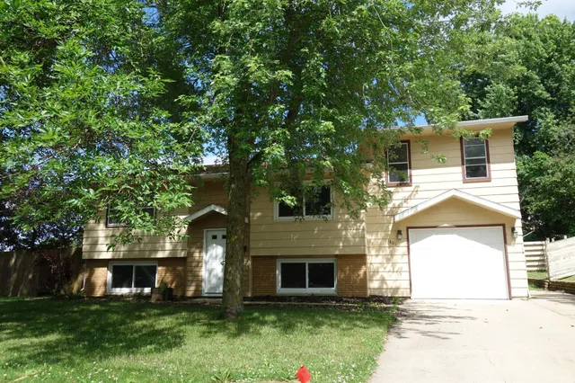 $179,900 | 1801 Linn Drive, Owatonna, MN 55060