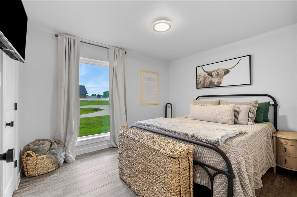 9346 Homestead Lane Forney, TX 75126 - Photo 19 of 39 Secondary bedroom with neutral color scheme