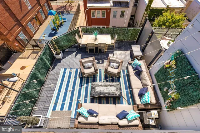 a view of an outdoor space