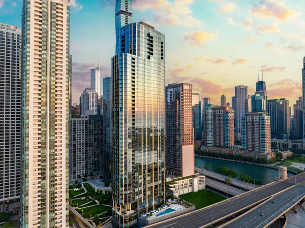 $420,000 | 211 North Harbor Drive, Unit 407, Chicago, IL 60601