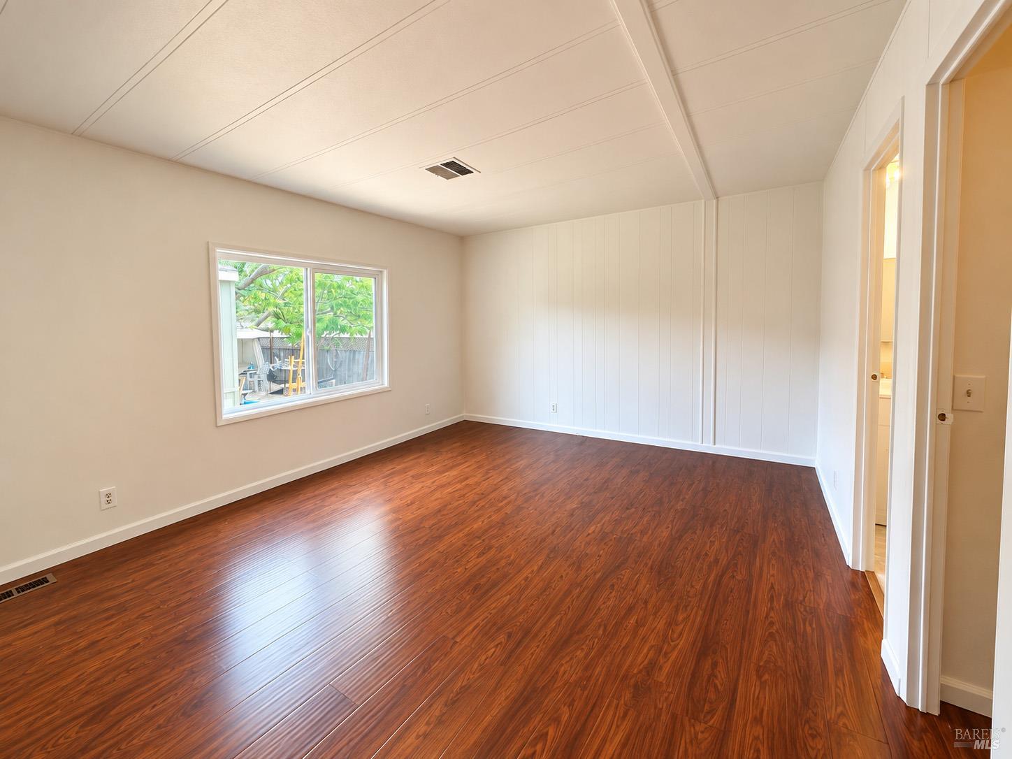 55 Yosemite Road San Rafael, CA 94903 - Photo 16 of 34 Gallery Image 16