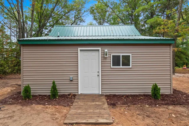 $237,500 | 6188 Dogwood Lane, Oconto, WI 54153