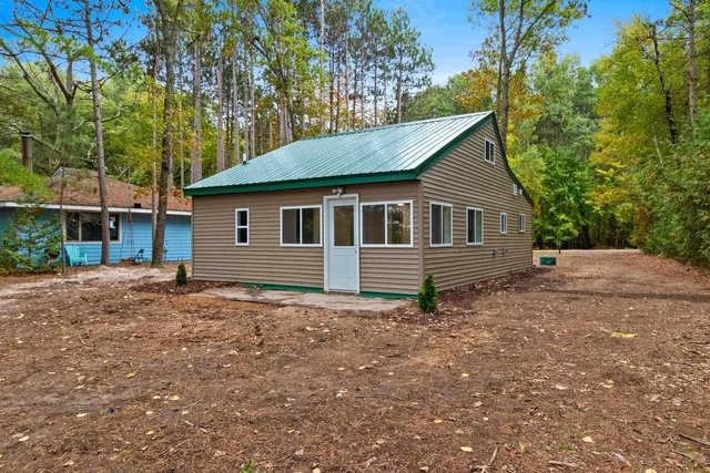 $237,500 | 6188 Dogwood Lane, Oconto, WI 54153