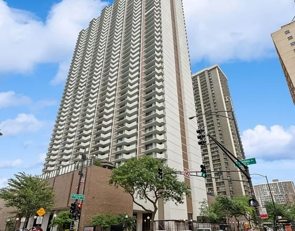 $2,950 | 6033 North Sheridan Road, Unit 10D, Chicago, IL 60660