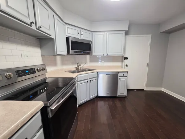 $2,950 | 6033 North Sheridan Road, Unit 10D, Chicago, IL 60660