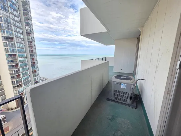 $2,950 | 6033 North Sheridan Road, Unit 10D, Chicago, IL 60660