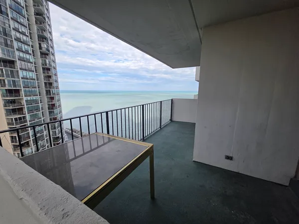 $2,950 | 6033 North Sheridan Road, Unit 10D, Chicago, IL 60660