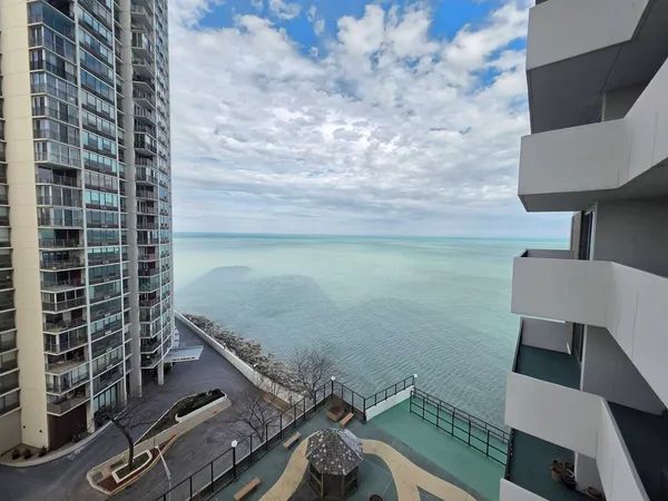 $2,950 | 6033 North Sheridan Road, Unit 10D, Chicago, IL 60660