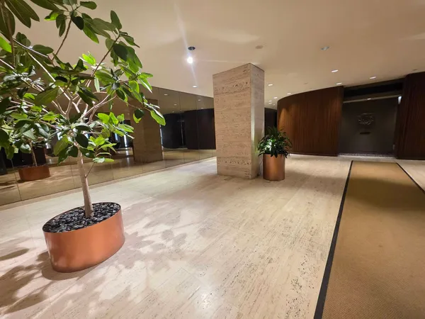 $2,950 | 6033 North Sheridan Road, Unit 10D, Chicago, IL 60660