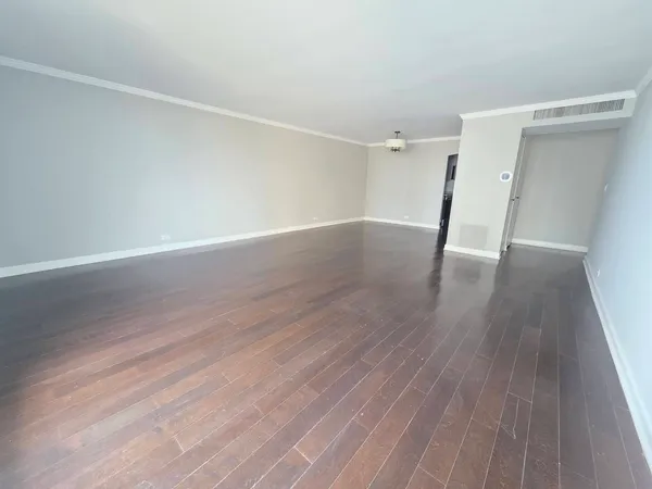 $2,950 | 6033 North Sheridan Road, Unit 10D, Chicago, IL 60660