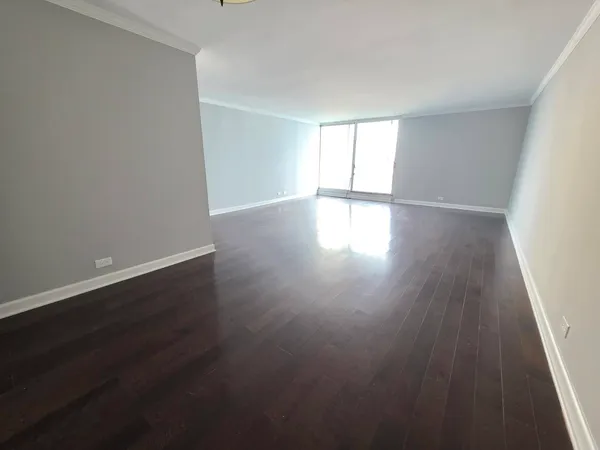 $2,950 | 6033 North Sheridan Road, Unit 10D, Chicago, IL 60660