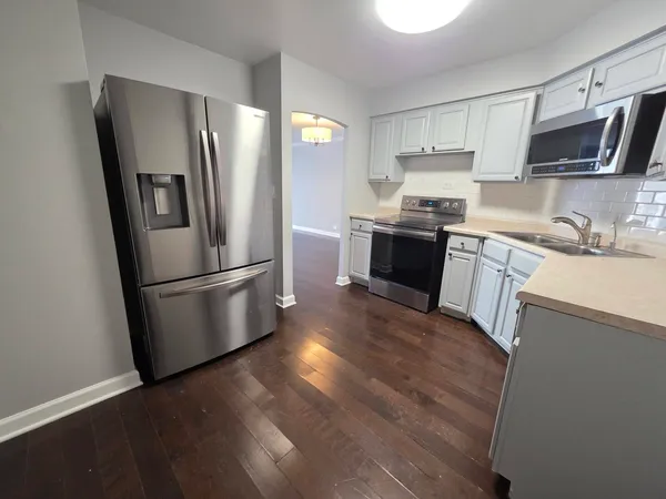 $2,950 | 6033 North Sheridan Road, Unit 10D, Chicago, IL 60660