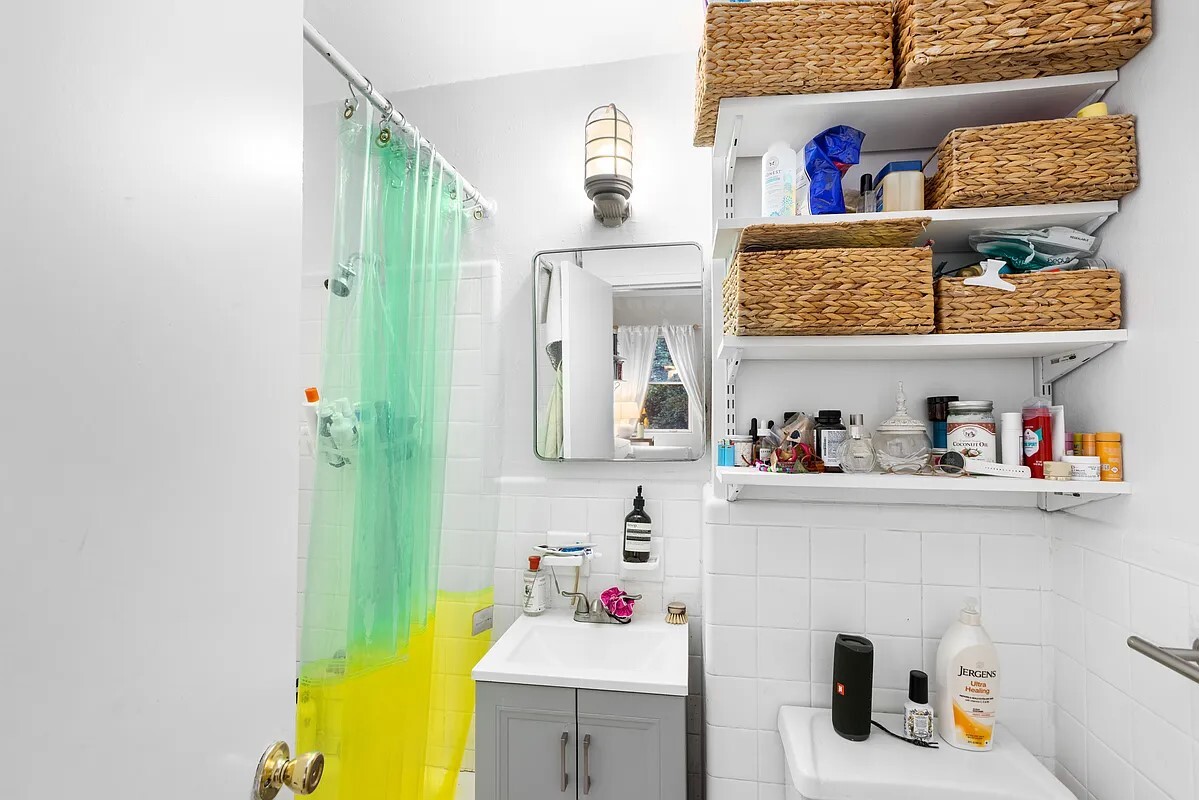 68 Perry Street, Unit 4F Manhattan, NY 10014 - Photo 4 of 5