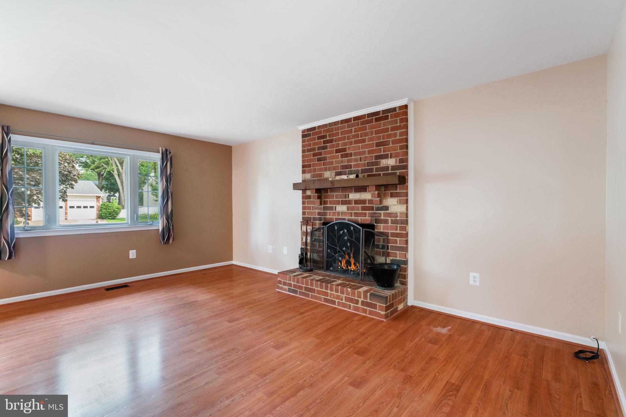4084 Braxton Road Chantilly, VA 20151 - Photo 15 of 46 Family room with fireplace