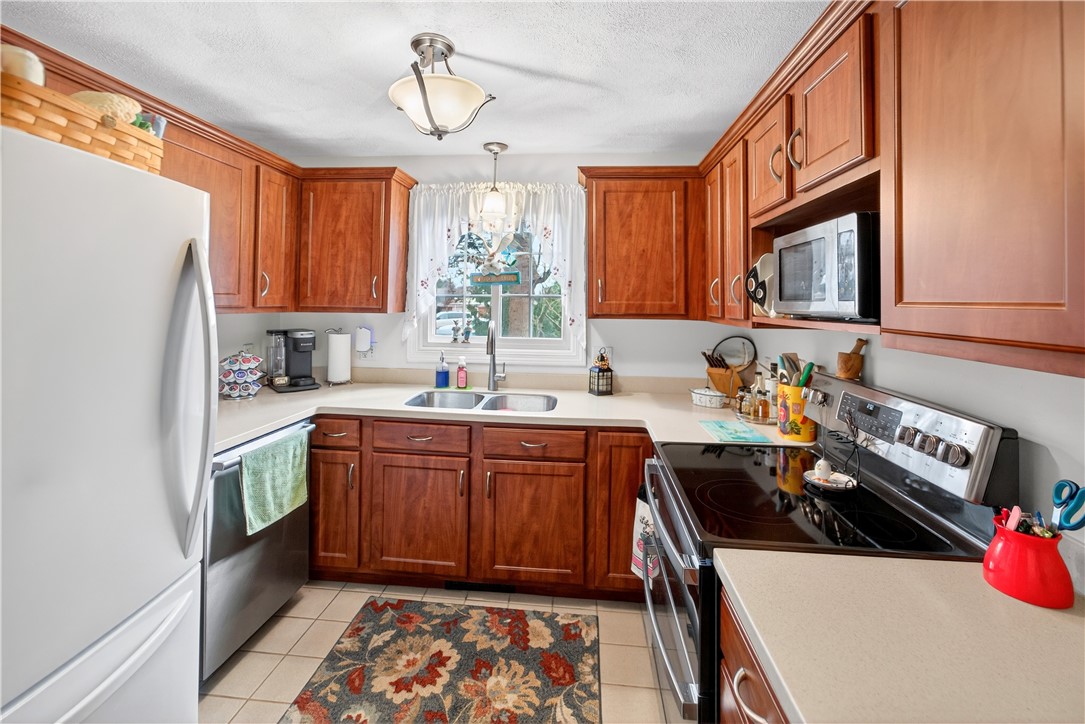 222 Killey Avenue, Unit 5 Warwick, RI 02889 - Photo 7 of 20 Kitchen
