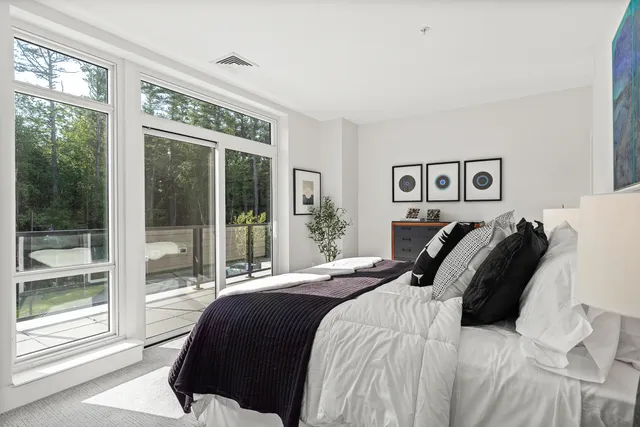 $1,150,000 | 267 Highway 1, Unit 201, Falmouth, ME 04105