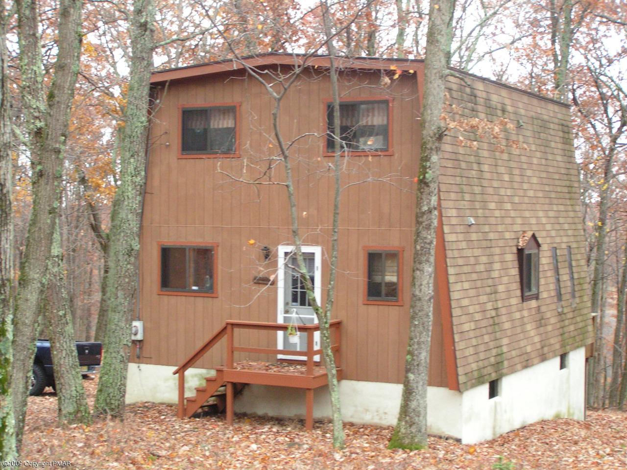 268 Doe Loop Bushkill, PA 18324 - Photo 2 of 14 House Front
