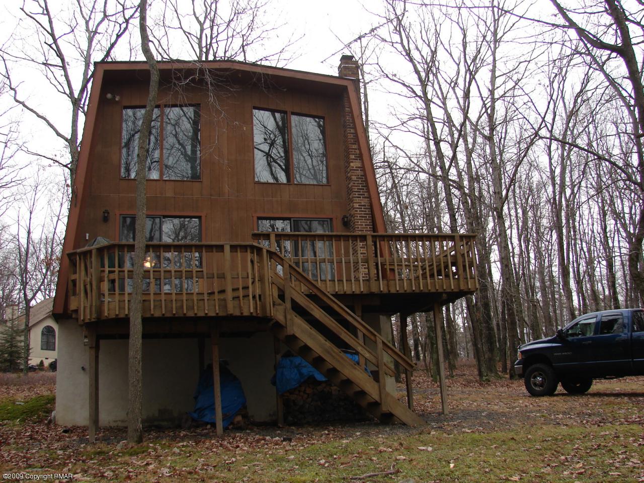 268 Doe Loop Bushkill, PA 18324 - Photo 3 of 14 House Back 2