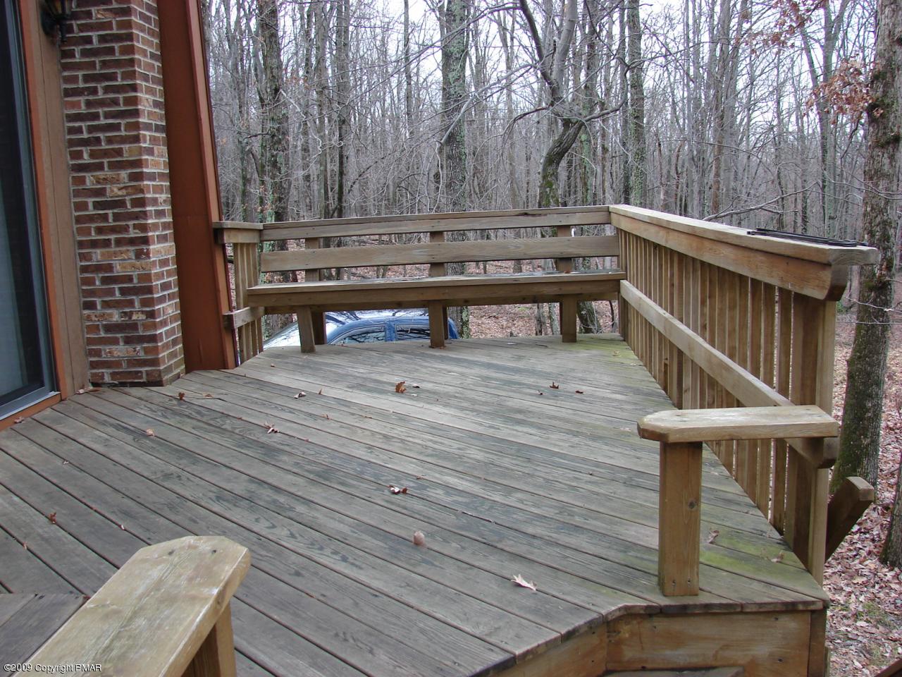 268 Doe Loop Bushkill, PA 18324 - Photo 4 of 14 Deck