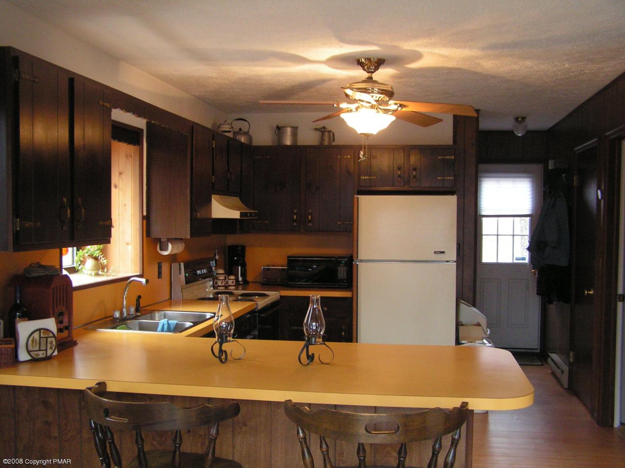 268 Doe Loop Bushkill, PA 18324 - Photo 5 of 14 Kitchen