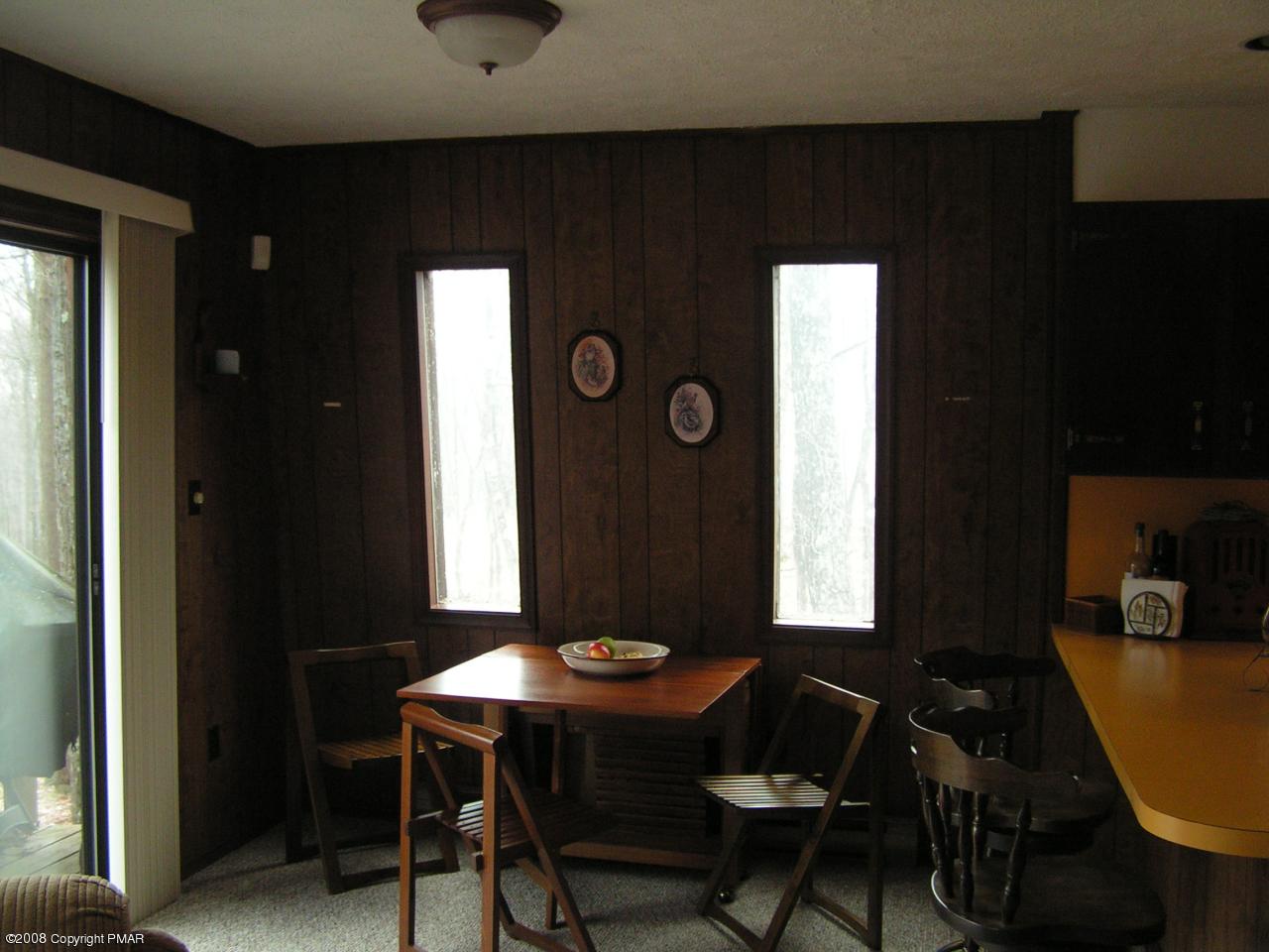 268 Doe Loop Bushkill, PA 18324 - Photo 7 of 14 Dining Area