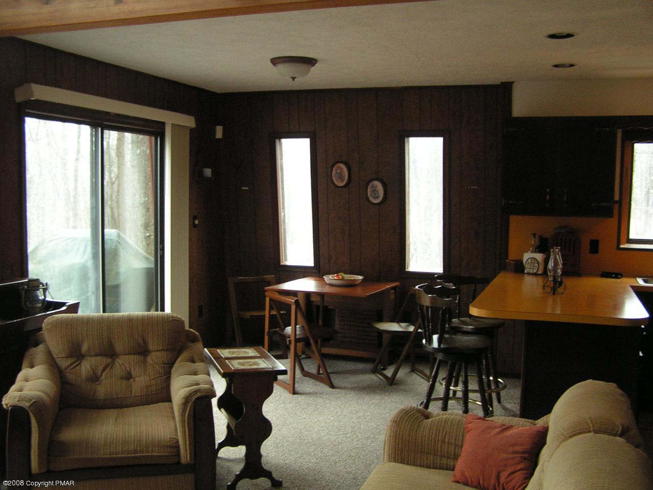 268 Doe Loop Bushkill, PA 18324 - Photo 8 of 14 Dining Area