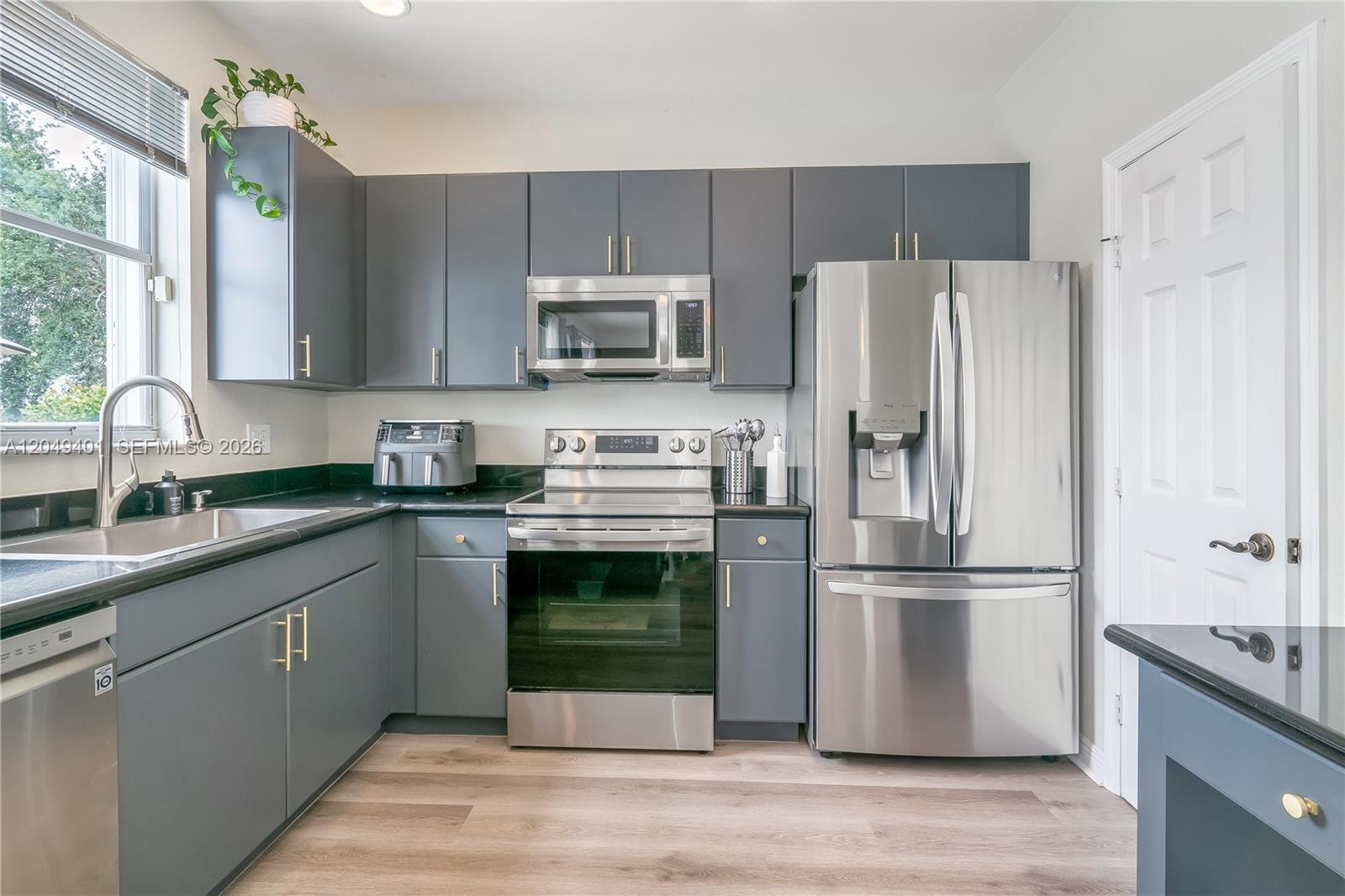 13724 Southwest 52nd Street Miramar, FL 33027 - Photo 15 of 36