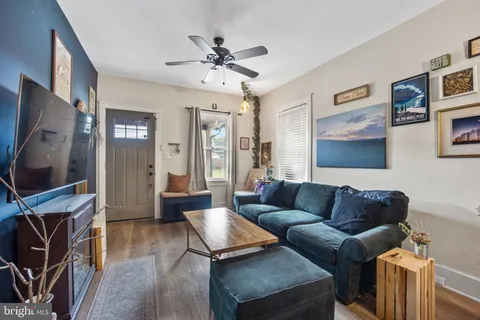 $268,000 | 11 Holcomb Lane, New Castle, DE 19720